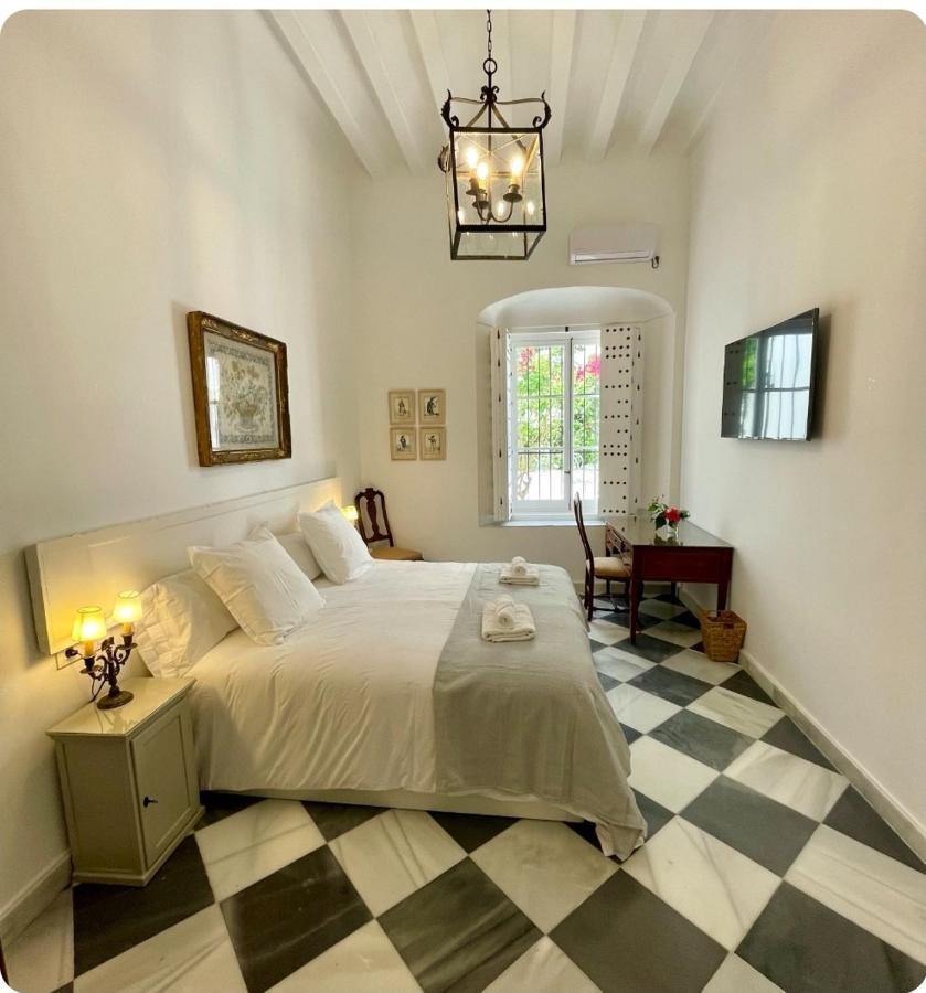 Gatu Premium Apartamento Palacio Oneto Con Jardin Privado " Preferente Mayores De 25 Anos Y Familias " 圣玛丽亚港 外观 照片